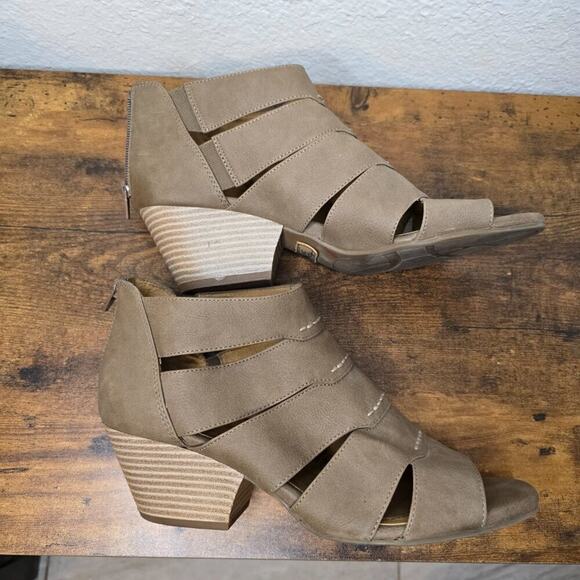 Natural Soul Heeled Sandals Dori Mushroom Memory Foam Arch Support Size 10 - Picture 6 of 8